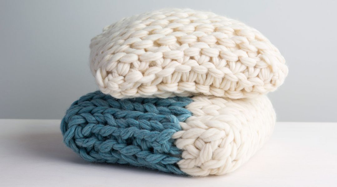 Arm Knitting: Make a Throw Pillow