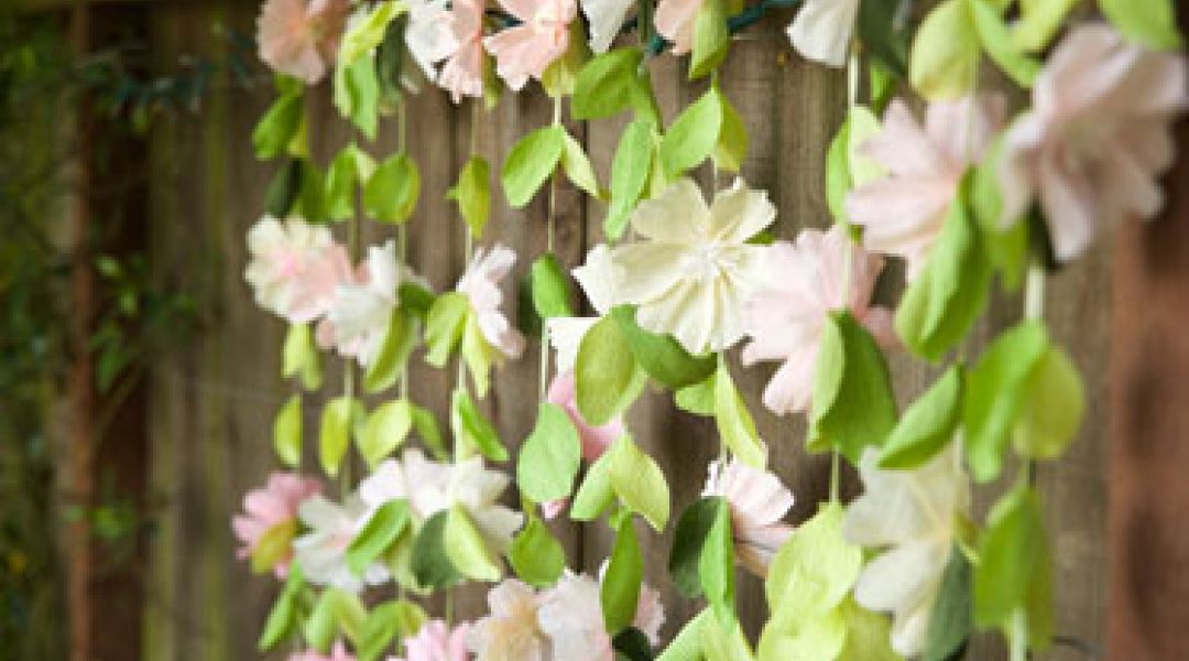 Paper Wedding Crafts: Make a Flower Garland Backdrop