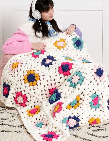 Crochet Granny Gets Snuggly