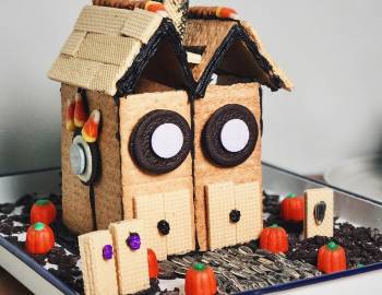 Haunted Gingerbread House: 10/25/16