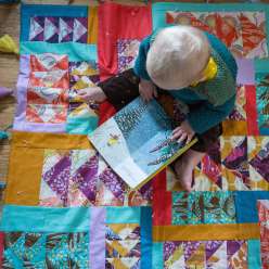 Anna Maria Horner puts a fresh spin on the traditional Flying Geese design with this baby quilt. She explains how she chooses solid and prints, lights and darks, and how she pairs different prints to add depth and pop to each block. 