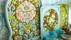 Amy Butler teaches you how prints work well for this project and how to emphasize different elements and motifs in your fabric through your design decisions and how to refinish vintage frames. 