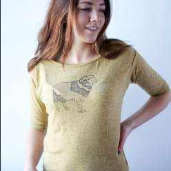 In this class, Hilary Williams teaches you to do a hand-drawn design on tee-shirts. Learn how to pull textile ink back and forth to work in into fabric, which behaves differently than paper.