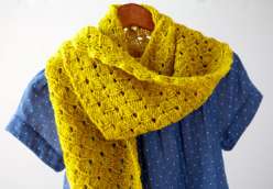 Fancy Tiger Crafts show you how to make a great knitting project with The Imposter’s Shawl. This hand made triangular shawl has basket weave stitches and scalloped edging appear to be woven and crocheted – but, in fact, it’s all cleverly knitted. 