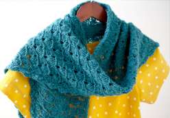 Fancy Tiger Crafts show you how to make a great knitting project with The Imposter’s Shawl. This hand made triangular shawl has basket weave stitches and scalloped edging appear to be woven and crocheted – but, in fact, it’s all cleverly knitted. 